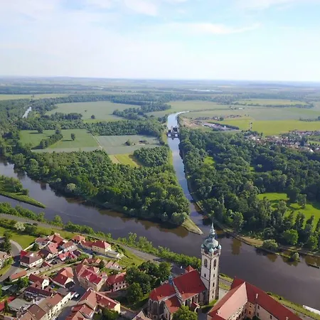 Krejcovstvi 아파트 Mělník